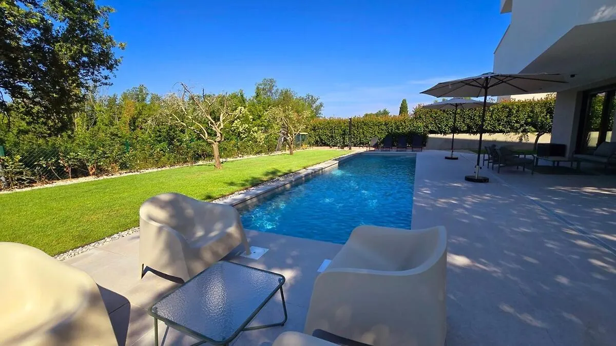 Gorgeous Sunset Villa Walkable To The Sea