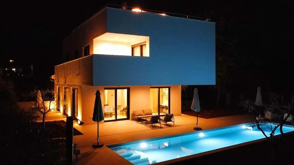 Gorgeous Sunset Villa Walkable To The Sea Poreč