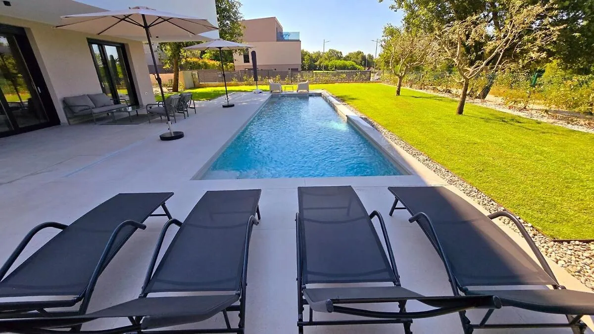 Gorgeous Sunset Villa Walkable To The Sea