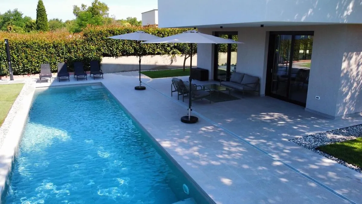 Gorgeous Sunset Villa Walkable To The Sea