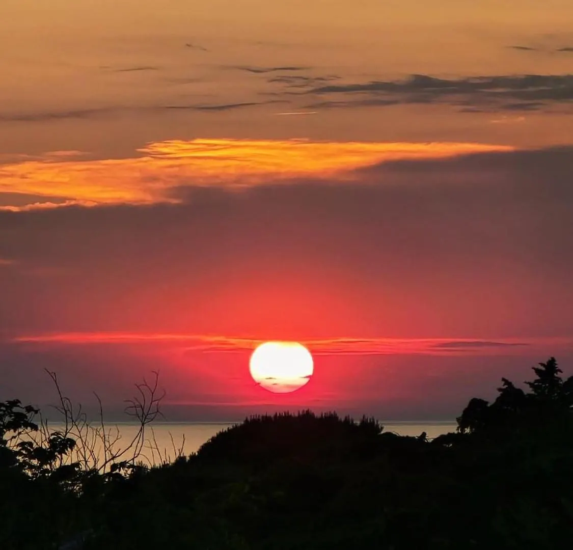 Gorgeous Sunset Villa Walkable To The Sea