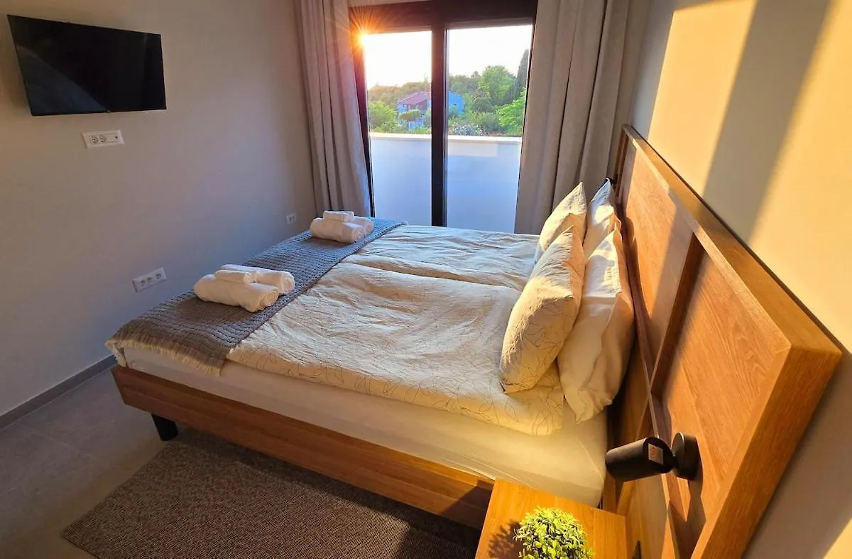 Gorgeous Sunset Villa Walkable To The Sea  Poreč