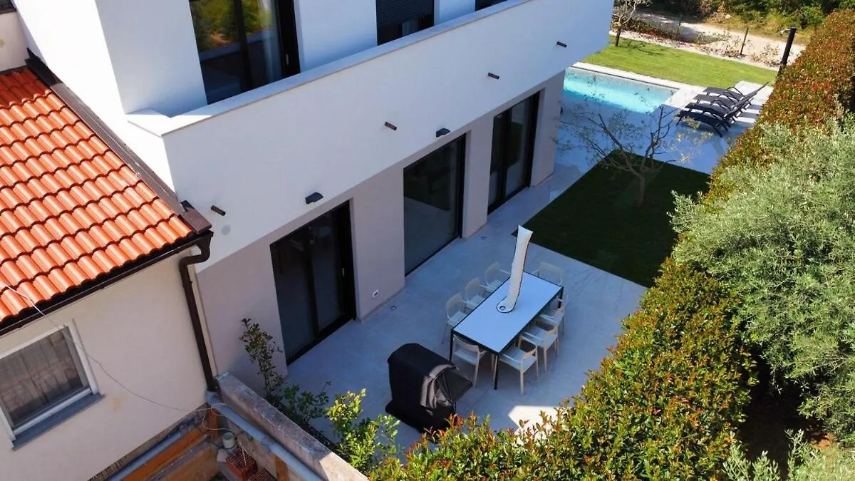 Gorgeous Sunset Villa Walkable To The Sea