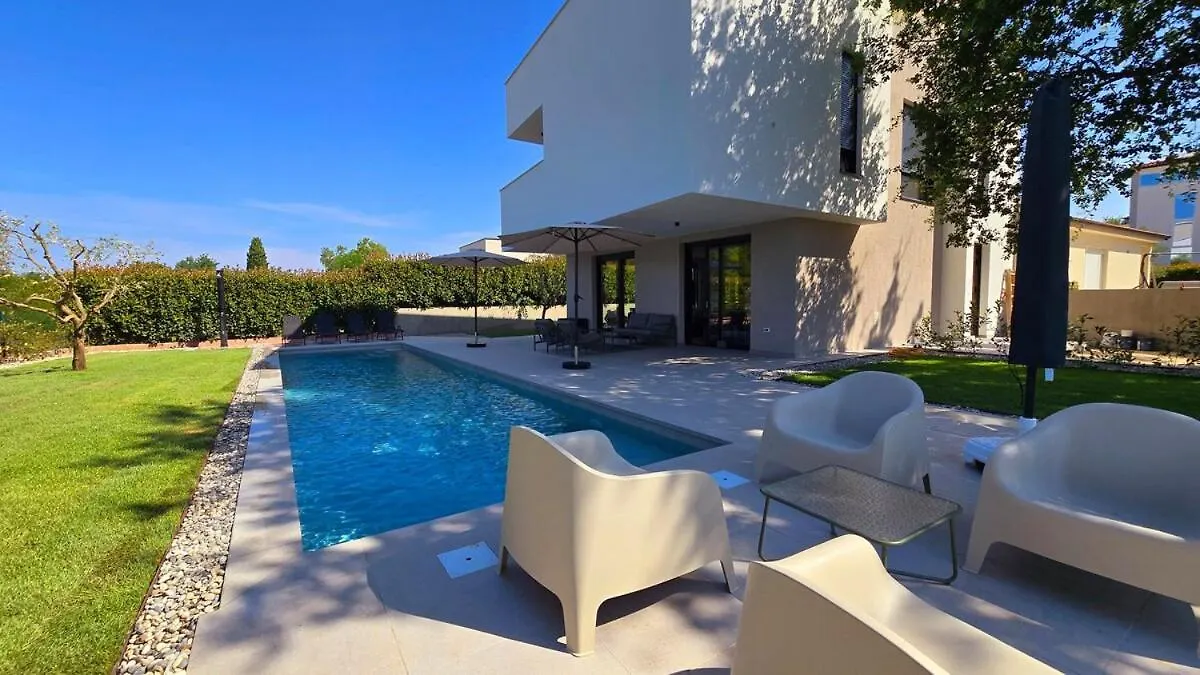 Gorgeous Sunset Villa Walkable To The Sea